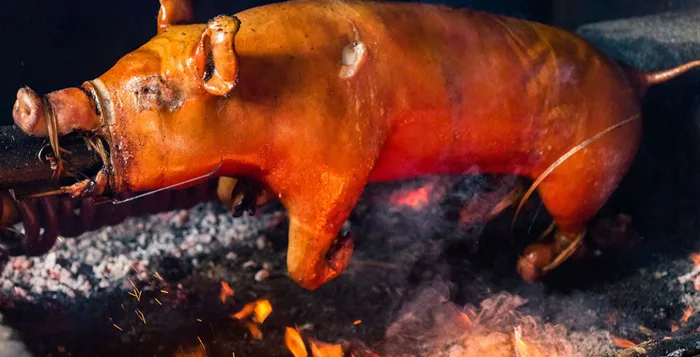 Porc la rotisor